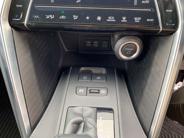 （株）あっぷる関西は業界経験者多数在籍！！新車ディーラー営業・大手中古車ディーラー営業・新車ディーラー整備士など、豊富な知識と経験をお客様の車選びや納車後のサポートをお手伝いさせて頂きます。
