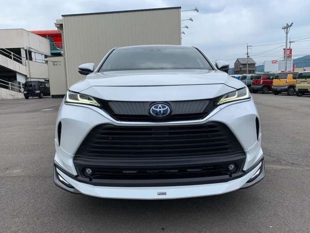 お車の車検・オイル交換・修理・鈑金塗装・ガラス修理・デントリペア・ボディコーティングなども幅広く対応しております。その際は無料で代車を貸し出し致します。車の事は何でもお任せください！