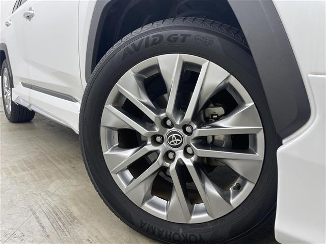 【純正19インチアルミホイール235/55/19】専用のアルミなので、お車のイメージにぴったり！！社外のアルミやスタッドレスタイヤも取り扱いございます！！ドレスアップもカスタマイズもお任せください！！