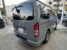 4WD　リフトアップ仕様　現行カラー（ZVL）にオールペイント　メッキグリル＆ミラー＆メッキホイール　黒革調シートカバー　ストラーダSDDナビ　フルセグ　バックカメラ　DVD　BT　ETC　音楽録音