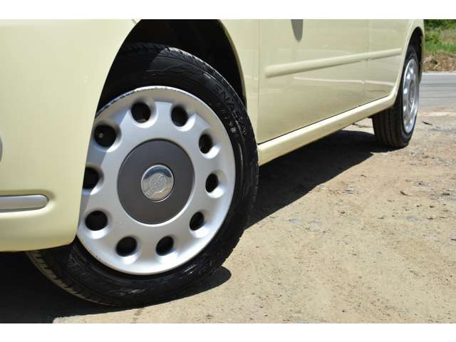 【車の匂いどうにかなりますか？】当店はオゾン発生機を導入しておりオゾンの力で臭いの元を酸化分解させ根本から対処致します。オゾンは除菌効果もあるそうです。お客様のご要望に出来る限り努力をさせて頂きます。
