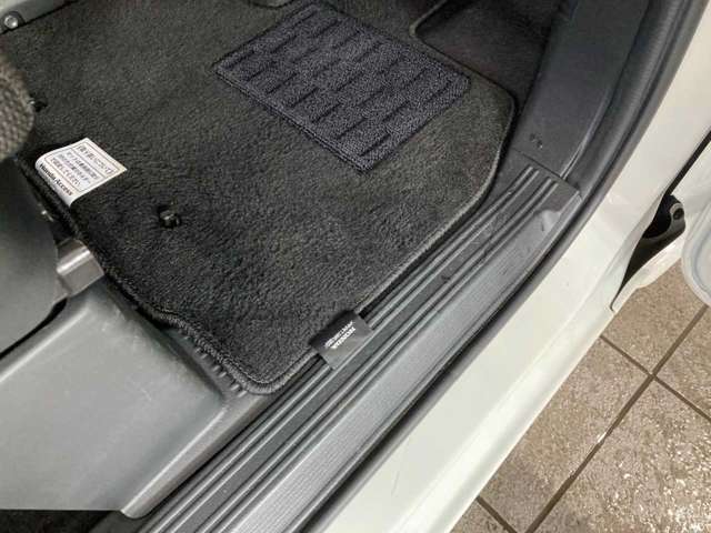 【大好評★ボディーコーティング！】愛車のお手入れはこれで決まり！納車時にしっかりとコーティングする事で大切なお車が長持ちします！お値段やコーティングの耐久性なども様々ですので先ずはご相談ください！