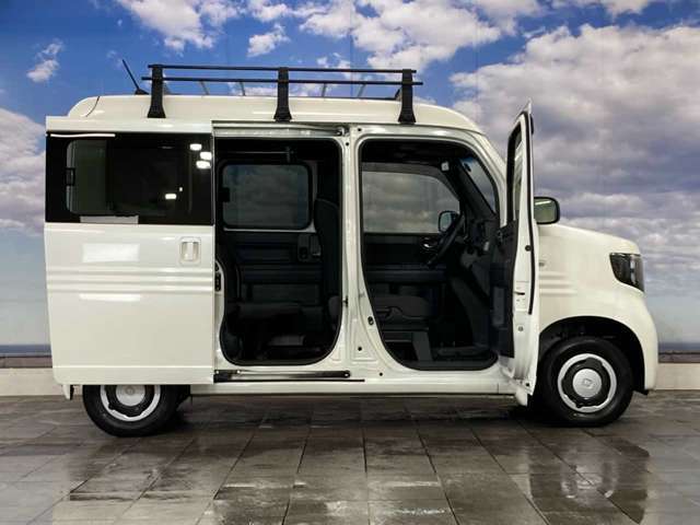 【大好評★ボディーコーティング！】愛車のお手入れはこれで決まり！納車時にしっかりとコーティングする事で大切なお車が長持ちします！お値段やコーティングの耐久性なども様々ですので先ずはご相談ください！