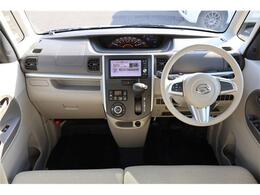 前席全体　目線も高く広い視界で安心して運転することができますね！