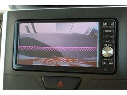 バックモニター付ですので、車庫入れも駐車もラクラクです。