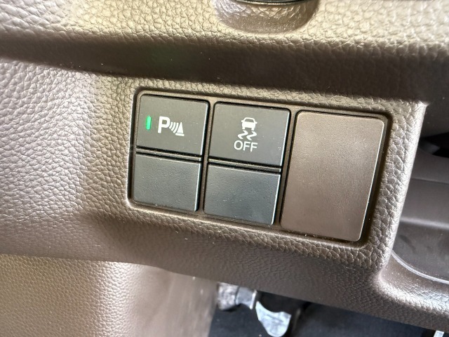 パーキングセンサーや横滑り防止機能も装備しております♪