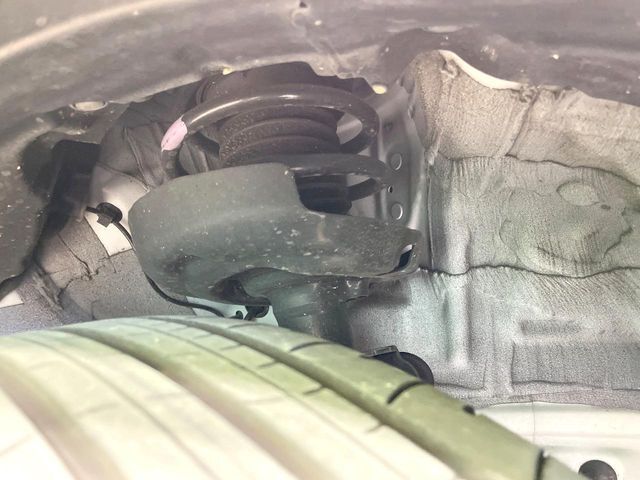 お車を安心してお乗りいただく為には、足回りの定期点検が欠かせません。サービスサポート（有償保証）では無料点検もご提供しており、安心のカーライフをお過ごしいただけるサポート体制が整っています。