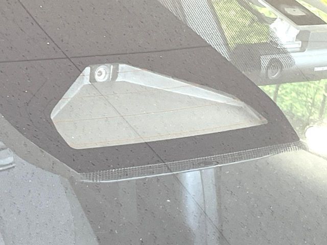 【トヨタセーフティセンス】走行中に前方の車両等を認識し、衝突しそうな時は警報とブレーキで衝突回避と被害軽減をアシスト。より安全にドライブをお楽しみいただけます。