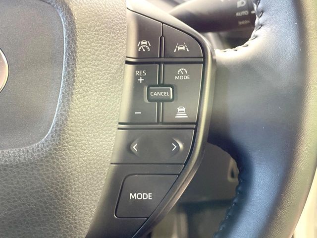 【レーダークルーズコントロール】高速道路での長距離走行が楽に！！自動で速度を保つクルーズコントロールが、衝突軽減システムと連携し、前方の車両を感知して車間を保つように速度調節してくれます！！