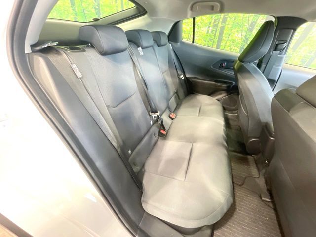 後部座席も気になるようなキズ・汚れやへたり等、大きなダメージはなく、良好な状態です。