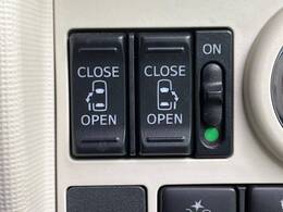 【両側パワースライドドア】スマートキーや運転席のスイッチで後席両側スライドドアの開閉が可能♪電動だから力を入れてドアを開ける必要が無く、小さなお子様でも簡単に開け閉めでき快適です♪