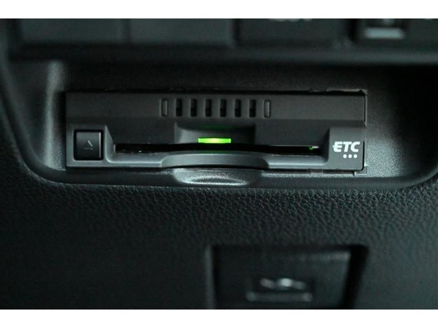 ETC車載器です。　高速・有料道路の料金をキャッシュレス、スムーズに通過できます。
