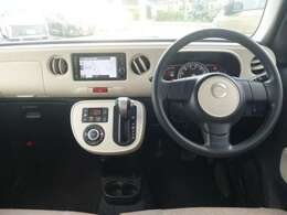 落ちついた感じの色使いと雰囲気のインパネまわりは、飽きの来ないデザインの1つです。