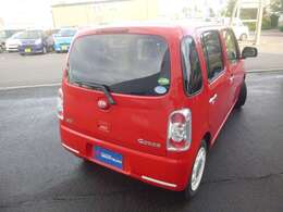 プライバシーガラスは冷暖房効果とプライバシー保護、リアワイパーは視界性アップの快適装備です。