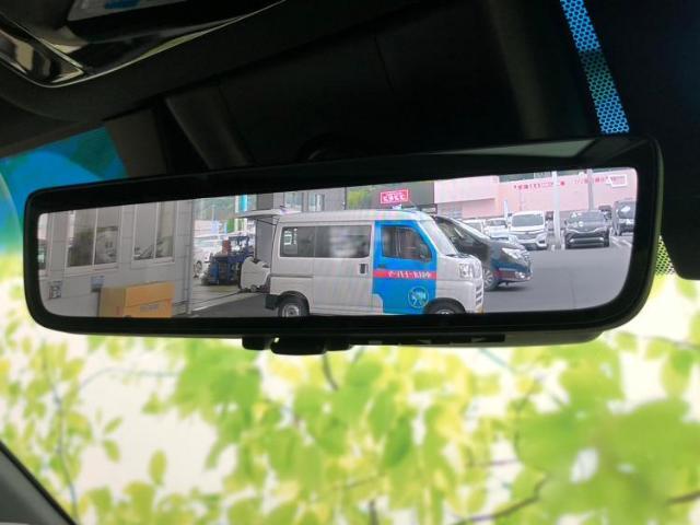 WECARSの展示場では実際に見て、触ってお車をお選びいただけます！知識の豊富な営業スタッフが様々なカーライフをご提案いたします！