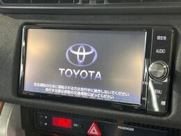 【純正ナビ】人気の純正ナビを装備しております。ナビの使いやすさはもちろん、オーディオ機能も充実！キャンプや旅行はもちろん、通勤や買い物など普段のドライブも楽しくなるはず♪