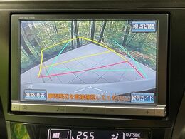 【バックカメラ】駐車時に後方がリアルタイム映像で確認できます。大型商業施設や立体駐車場での駐車時や、夜間のバック時に大活躍！運転スキルに関わらず、今や必須となった装備のひとつです！