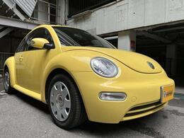 黄色のニュービートル。内外装とてもキレイです。メッキパーツ、カーボン調パーツがたくさん使われています。ルーフライニングも張替済です。