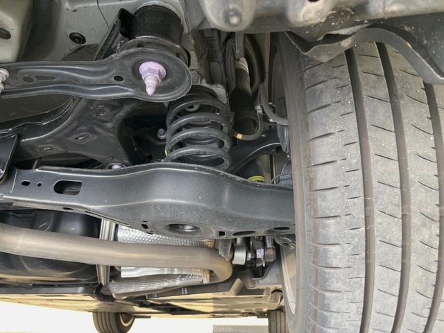 お車を安心してお乗りいただく為には、足回りの定期点検が欠かせません。サービスサポート（有償保証）では無料点検もご提供しており、安心のカーライフをお過ごしいただけるサポート体制が整っています。