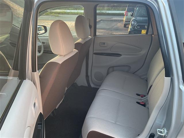 大人が2人座っても広々できます！