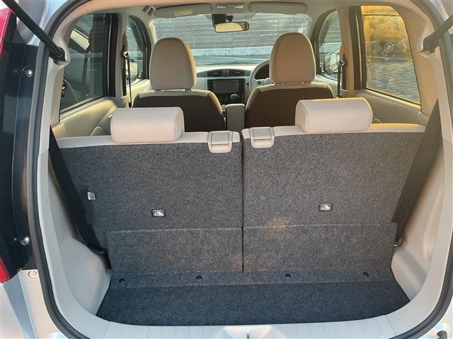 荷物が沢山詰める大きな荷室です。