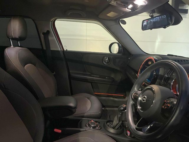 ●シートの使用感：破れ・へたりも少なく、ご覧の通りきれいな状態を維持しております。また、室内クリーニング・コーティングもご用命いただけます。