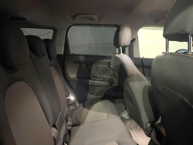 ●後部座席も気になるようなキズ・汚れやへたり等、大きなダメージはなく、良好な状態です。