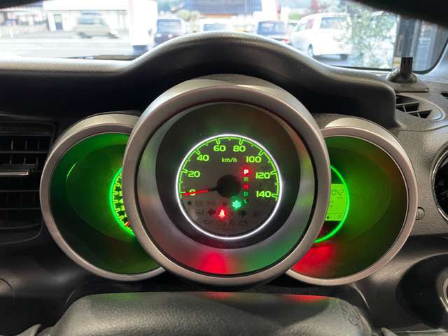 メーターパネルも大きな傷などは無く、クリアな状態です！はっきりと見やすいメーターです♪