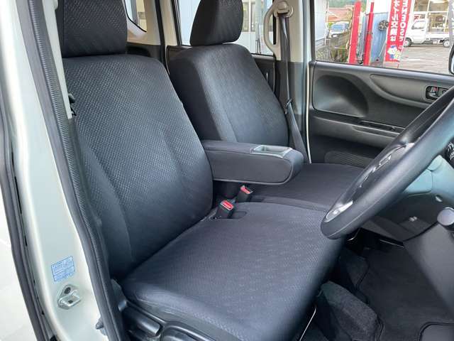 【フロントシート】シミや汚れもなく清潔で快適☆長時間の運転もサポートしてくれます。