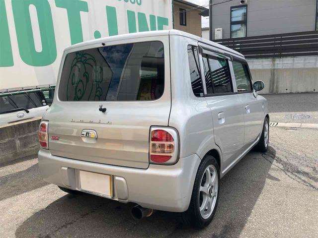 内装仕上げは専門業者にて入念に行っております。現車をご確認いただけば、きっとご満足いただける仕上りです。