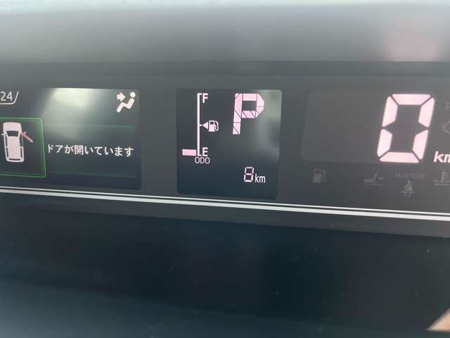 スマートなホイールキャップ装備です。