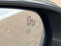 ●ブラインドアシストセンサー：視角からの車を感知し、ドライバーが車線変更を行う際に、警告音と共に注意を促してくれる安全支援機能です！