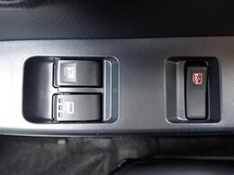 前席の窓の開閉は電動になりますので、便利ですよね。