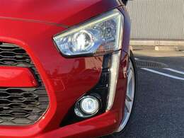 LEDヘッドライトです。デザイン性がよくとても明るいので、夜間の走行や悪天候でも安心です。しかも長寿命！