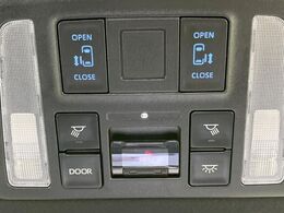 【両側パワースライドドア】スマートキーや運転席のスイッチで後席両側スライドドアの開閉が可能♪電動だから力を入れてドアを開ける必要が無く、小さなお子様でも簡単に開け閉めでき快適です♪