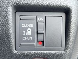 【パワースライドドア】スマートキーや運転席のスイッチでスライドドアの開閉が可能♪電動だから力を入れてドアを開ける必要が無く、小さいお子様でも、重い荷物を持っている時もラクに開け閉めできます♪