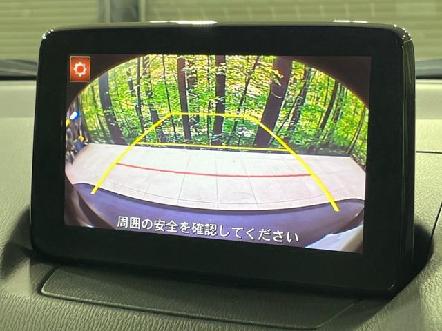 【バックカメラ】駐車時に後方がリアルタイム映像で確認できます。大型商業施設や立体駐車場での駐車時や、夜間のバック時に大活躍！運転スキルに関わらず、今や必須となった装備のひとつです！