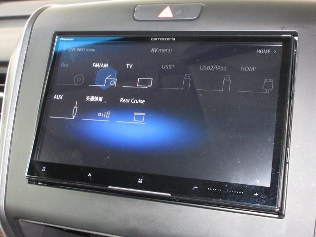 カロッツェリア製メモリーナビ（AVIC-CL910）はフルセグ。　ブルートゥースが使えてとっても便利♪
