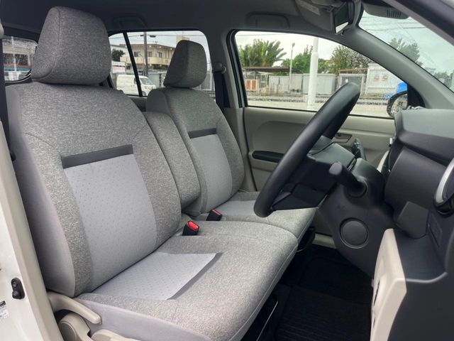 運転席シート廻りは使用感も少なく、良好な状態となっています。丁寧に使われていたことがよくわかりますね。