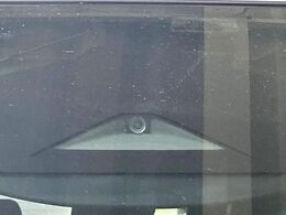 【インテリジェントエマージェンシーブレーキ】フロントカメラで前方の車両や歩行者を検知。衝突しそうな時は衝突被害軽減ブレーキが作動、衝突回避をサポート。より安全にドライブをお楽しみいただけます。