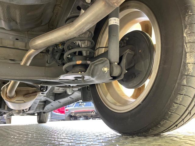 お車を安心してお乗りいただく為には、足回りの定期点検が欠かせません。サービスサポート（有償保証）では無料点検もご提供しており、安心のカーライフをお過ごしいただけるサポート体制が整っています。