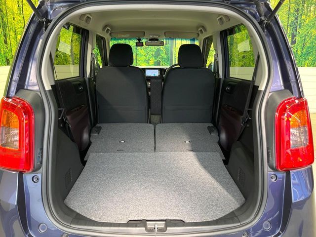 普段のお買い物や通勤、送迎等に十分な荷室スペースを確保しております。セカンドシートを倒すと、大きな荷物の積載も可能です♪