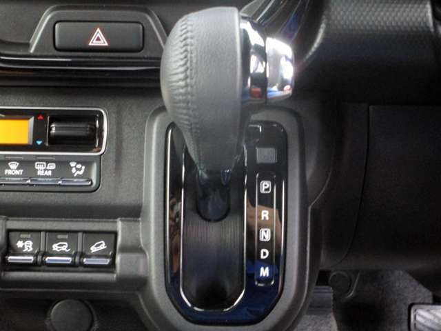 【年中無休営業】朝9時～夜7時まで毎日営業しております。平日休みでも当店なら営業しております！見たいお車・欲しかったお車・いつでもご案内させて頂きます！ぜひご来店ください！