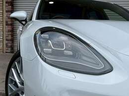 綺麗な外装色キャララホワイトメタリックにTurbo専用エクステリア＆21インチスポーツデザインホイール＆レッドペイントブレーキキャリパーがお洒落なエクステリアを演出！！