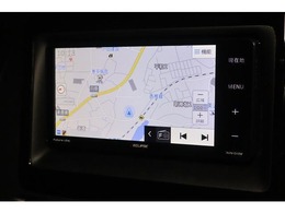 ナビを装備！　施設名などから、すぐに最適ルートを検索します。（機種によりナビやコネクトサービス等ご利用の際は、別途契約が必要となる場合があります）