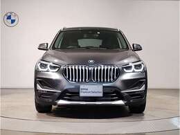 【キドニーグリル】BMWは約90年もの間、ほぼ全ての車両にひと目でBMWだと分かるこの特徴的なフロントグリルが備えられ、デザイン・アイコンとして親しまれてきました。
