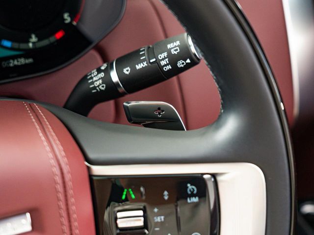 ステアリングパドルシフトはハンドルから手を離すことなくシフトチェンジを意のままに。より直感的なドライブをお楽しみいただけます。