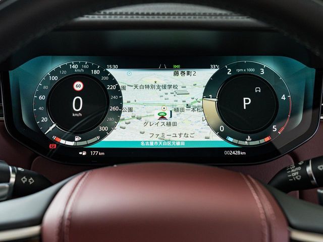 12.3インチ高解像度インタラクティブドライバーディスプレイはナビゲーション、電話、各種メディアなど多彩なドライビング情報とエンターテインメント、アクティブセーフティデータを取得して表示するシステム。