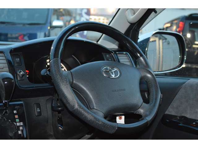 ステアリングはダメージも無く、これからも気持ちよくお乗りいただけます。