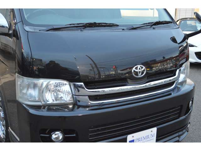 ブラックマイカのボディはツヤもあり、大きな汚れはございません。